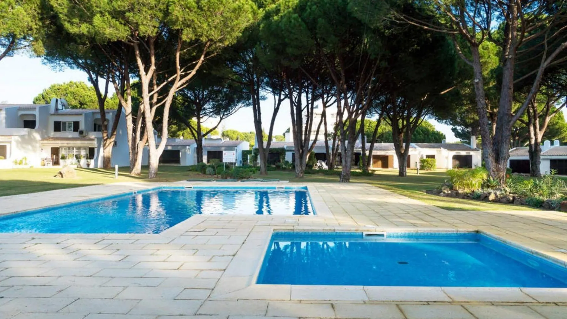 Vilamouratenis White By Sapvillas Holiday home Vilamoura