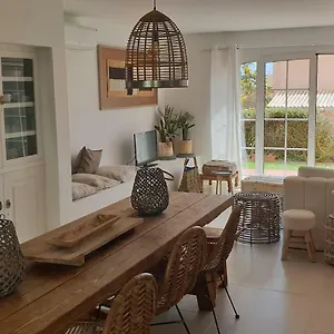 Old Village Design 3 Bedroom Townhouse Holiday home